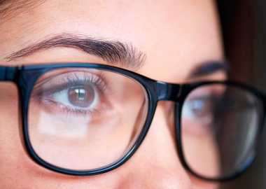 Cận bao nhiêu độ thì nên mang kính để không bị ảnh hưởng đến mắt?