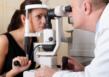 Cách chăm sóc và bảo vệ mắt trog quá trình sử dụng mắt kính